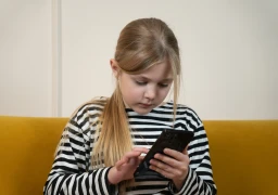 První mobil pro dítě s internetem bez obav: Pomůže 5 jednoduchých pravidel