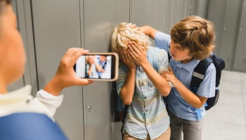 Zkouška odvahy? Škrcení. Nebezpečnou výzvu na TikToku plnily děti v české škole