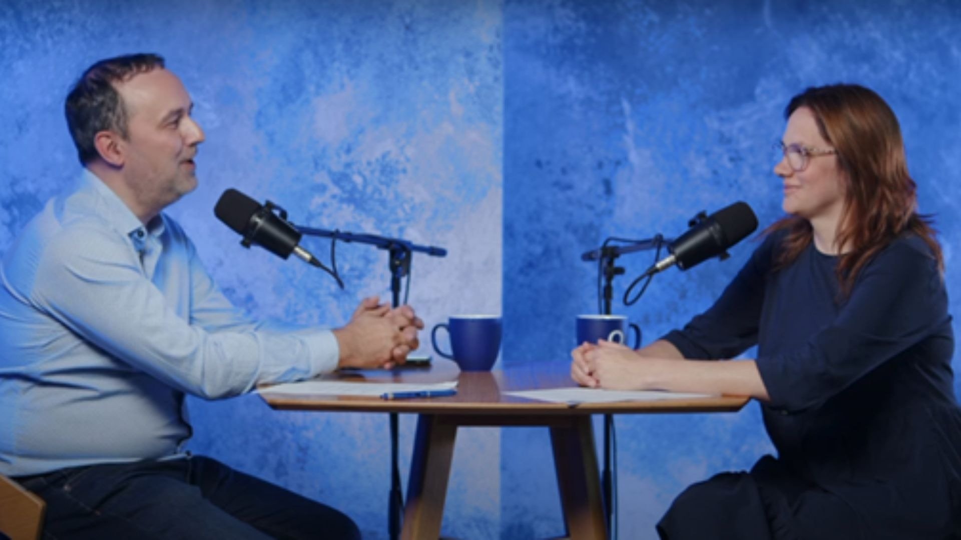 „Brát dětem telefony není řešení, raději jim vysvětlujte své obavy a ptejte se“. Dominika Herdová, ředitelka Nadace O2 v podcastu o kyberbezpečnosti