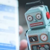 Nový chatbot s umělou inteligencí baví internet. Je to hrozba, inovace nebo nevinná zábava?